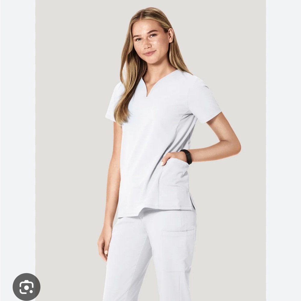 NWOT Mandala White Scrub Set for Graduation
